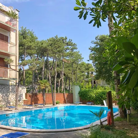 Lignano Pineta With Pool Apartament