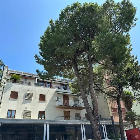 Lignano Pineta With Pool Apartment